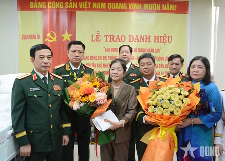 General Le Van Dung awarded title of Hero of People’s Armed Forces